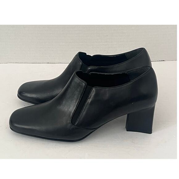 Women's Naturalizer Black Leather Ankle Bootie Triangle Shaped Heel Boot Size 6 - Picture 1 of 10